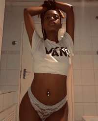 Mersin Saatlik Escort: Göz Kamaştırıcı Güzelliğiyle Büyüleyen Bayan